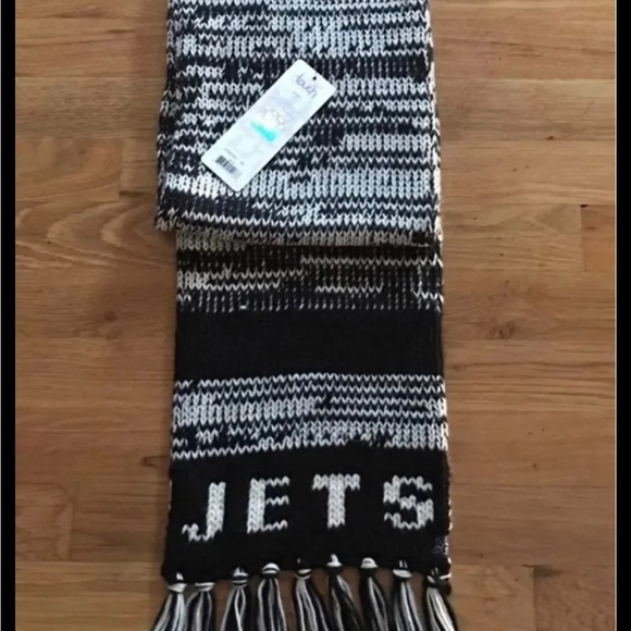 Touch by Alyssa Milano Black and White Knit Scarf - Picture 5 of 5